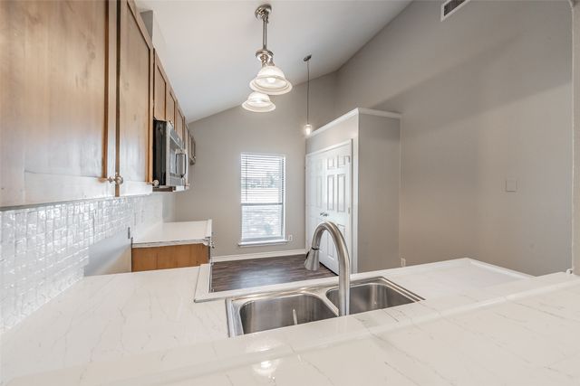 4052 La Costa Court, Irving, TX 75038