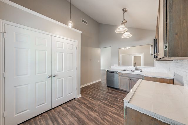 4052 La Costa Court, Irving, TX 75038