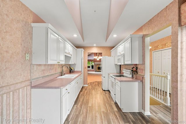 48659 Sundance Court, Shelby Charter Township, MI 48315