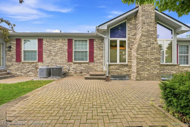 48659 Sundance Court, Shelby Charter Township, MI 48315