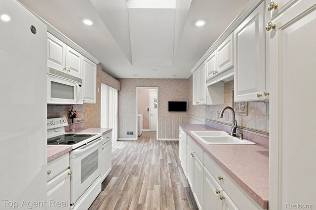 48659 Sundance Court, Shelby Charter Township, MI 48315
