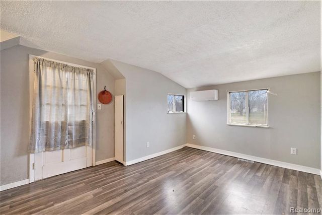 4138 Lapeer Road, Burton, MI 48509