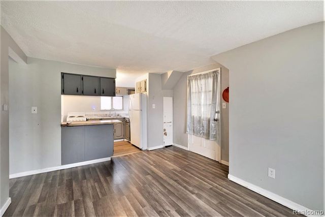 4138 Lapeer Road, Burton, MI 48509