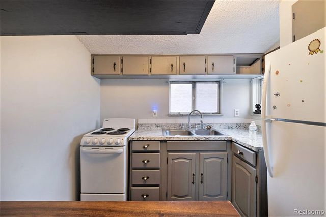 4138 Lapeer Road, Burton, MI 48509