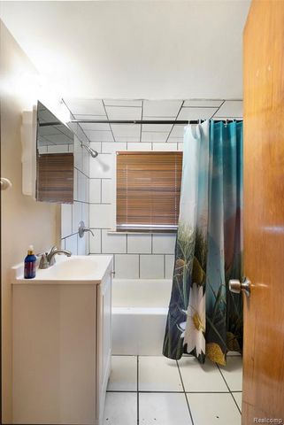 4138 Lapeer Road, Burton, MI 48509