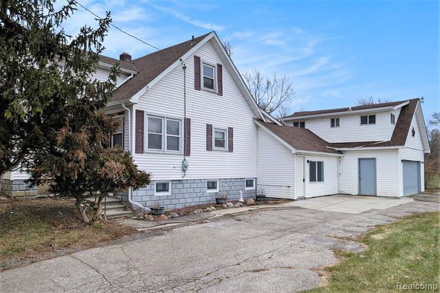 4138 Lapeer Road, Burton, MI 48509