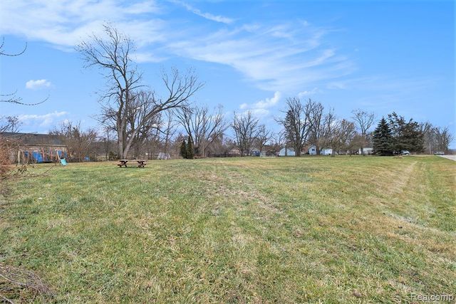 4138 Lapeer Road, Burton, MI 48509