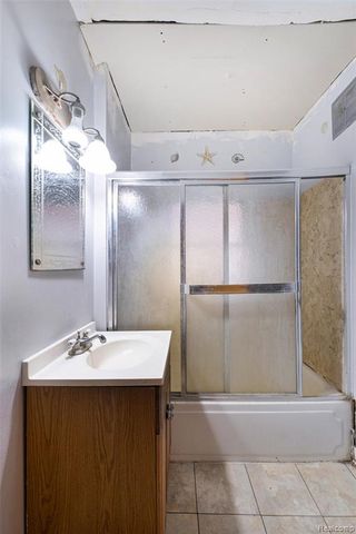 4138 Lapeer Road, Burton, MI 48509