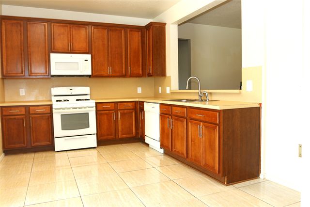 506 Quartz Street, Arlington, TX 76002