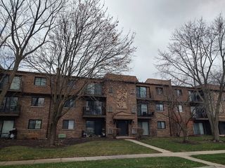 129 W Brandon Court 33, Palatine, IL 60067