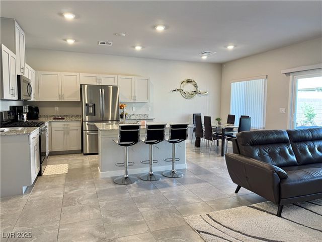 7842 Pink Opal Avenue, Las Vegas, NV 89113