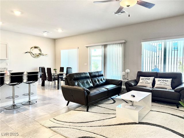 7842 Pink Opal Avenue, Las Vegas, NV 89113