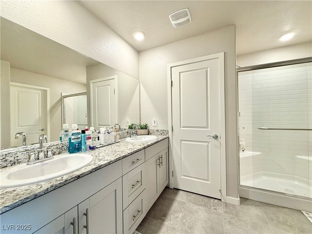 7842 Pink Opal Avenue, Las Vegas, NV 89113