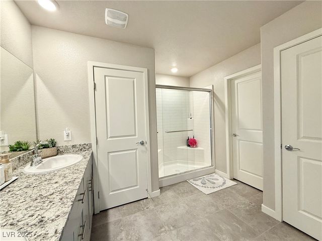 7842 Pink Opal Avenue, Las Vegas, NV 89113