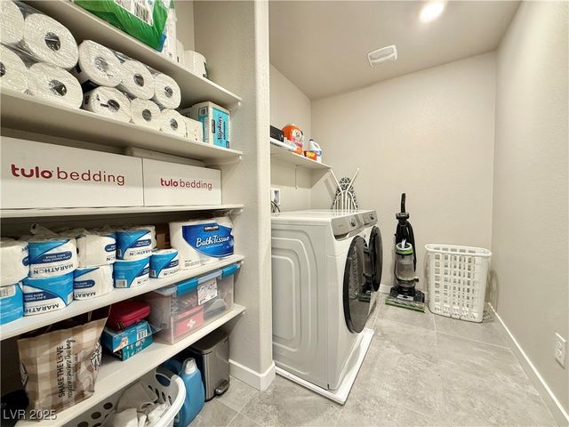 7842 Pink Opal Avenue, Las Vegas, NV 89113