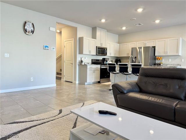 7842 Pink Opal Avenue, Las Vegas, NV 89113