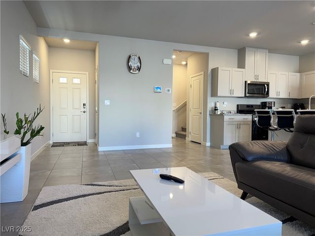 7842 Pink Opal Avenue, Las Vegas, NV 89113