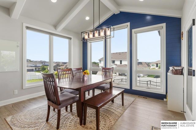 10232 Cove Hollow Drive, Papillion, NE 68046
