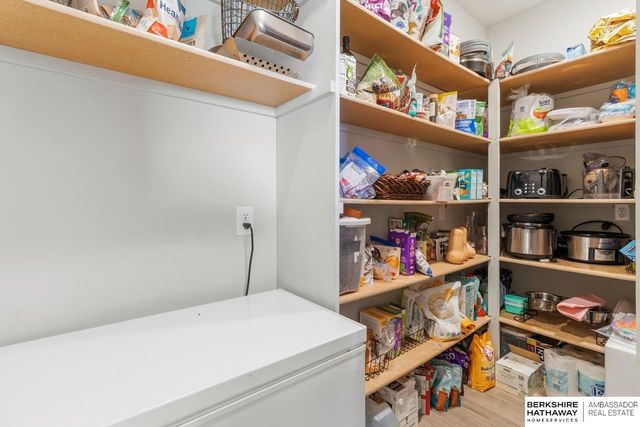 10232 Cove Hollow Drive, Papillion, NE 68046
