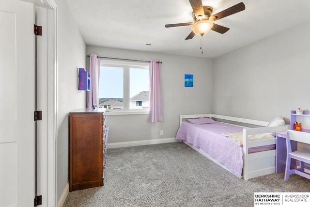 10232 Cove Hollow Drive, Papillion, NE 68046