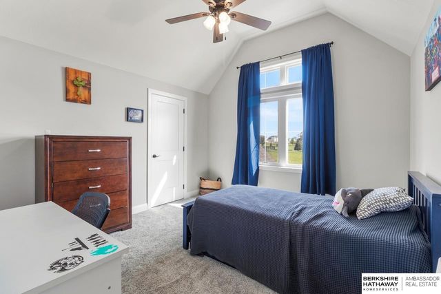 10232 Cove Hollow Drive, Papillion, NE 68046