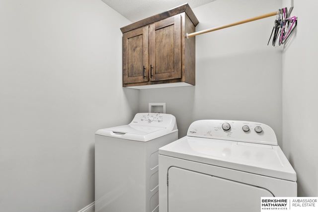 10232 Cove Hollow Drive, Papillion, NE 68046
