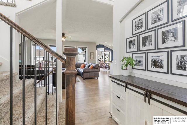 10232 Cove Hollow Drive, Papillion, NE 68046