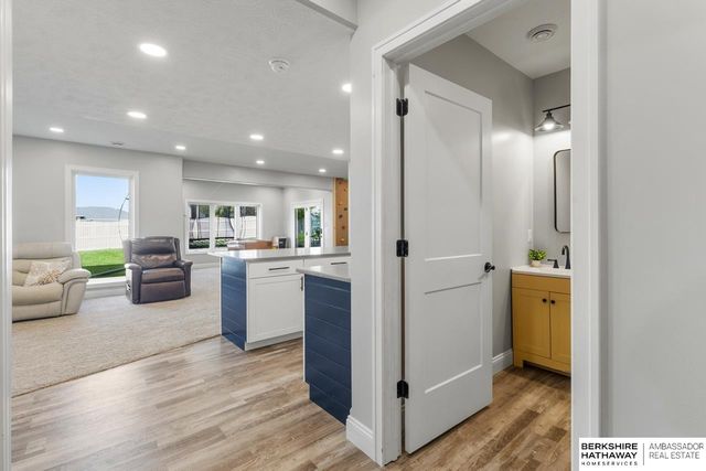 10232 Cove Hollow Drive, Papillion, NE 68046