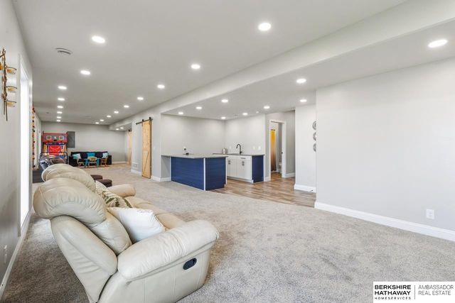 10232 Cove Hollow Drive, Papillion, NE 68046