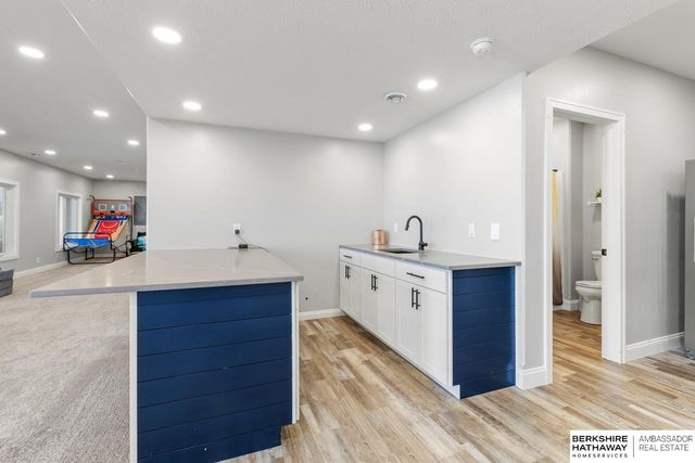 10232 Cove Hollow Drive, Papillion, NE 68046