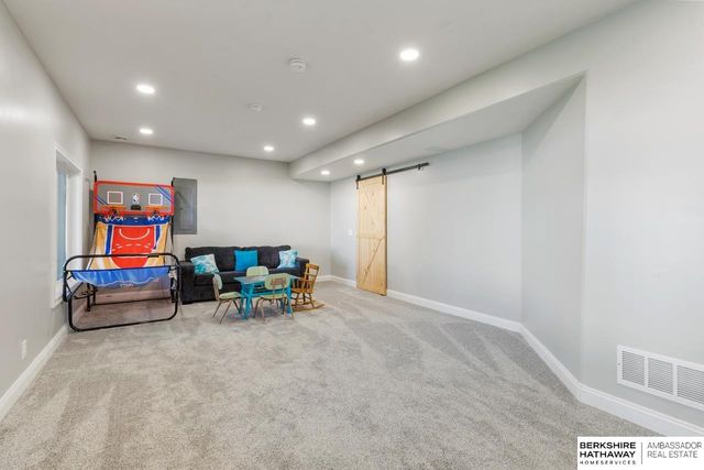 10232 Cove Hollow Drive, Papillion, NE 68046