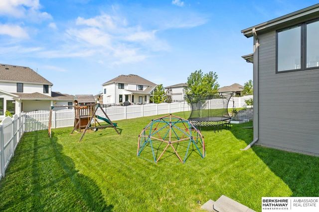 10232 Cove Hollow Drive, Papillion, NE 68046