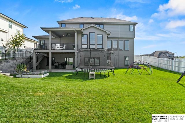 10232 Cove Hollow Drive, Papillion, NE 68046