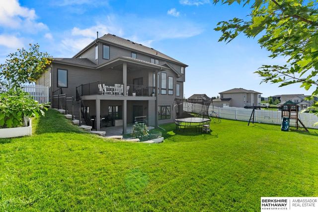 10232 Cove Hollow Drive, Papillion, NE 68046