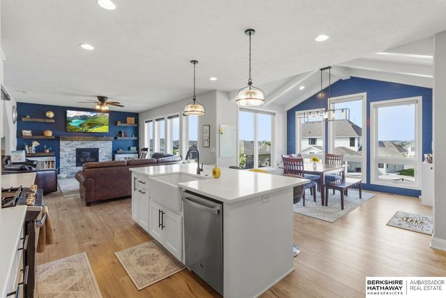 10232 Cove Hollow Drive, Papillion, NE 68046