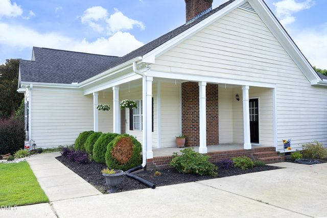 211 Sherman Lakes Drive, Fuquay Varina, NC 27526
