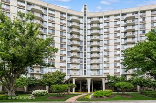 20 N Tower Road 10A, Oak Brook, IL 60523