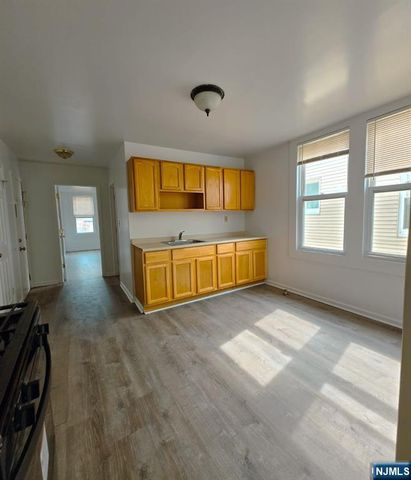 458-460 Leslie Street, Newark, NJ 07112