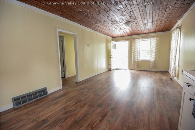 1004 Ellis Road, St Albans, WV 25177