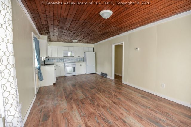 1004 Ellis Road, St Albans, WV 25177