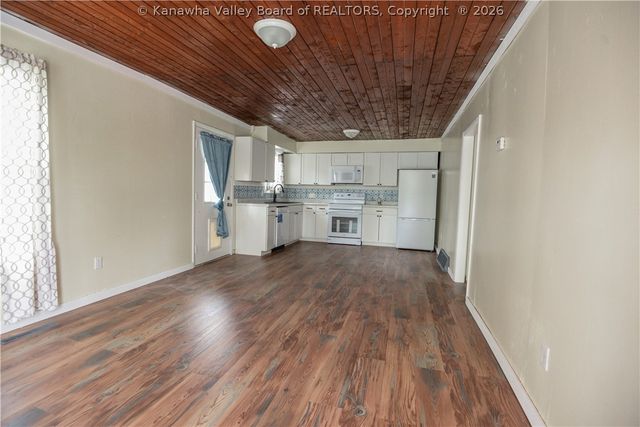 1004 Ellis Road, St Albans, WV 25177