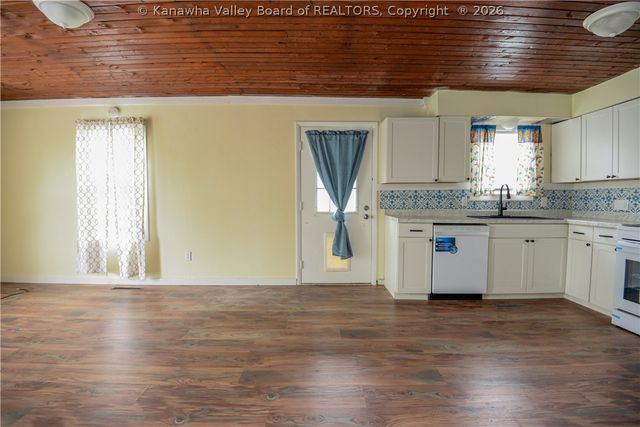 1004 Ellis Road, St Albans, WV 25177