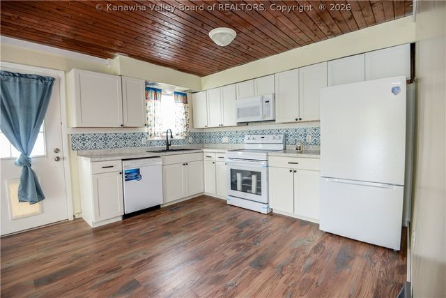 1004 Ellis Road, St Albans, WV 25177