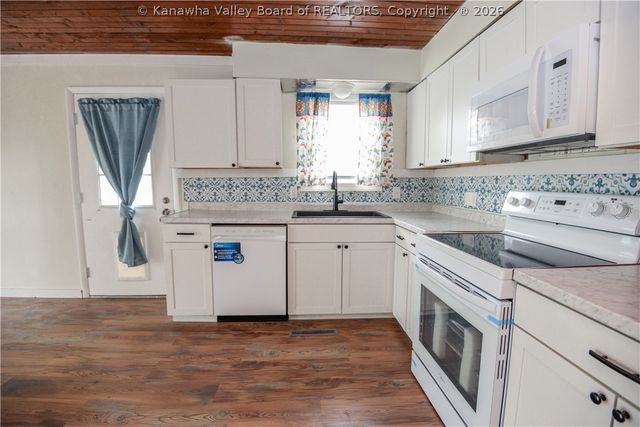1004 Ellis Road, St Albans, WV 25177