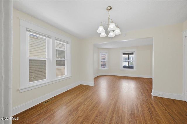 21 Hawk Street, Schenectady, NY 12307