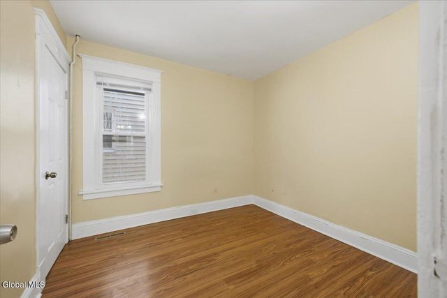 21 Hawk Street, Schenectady, NY 12307