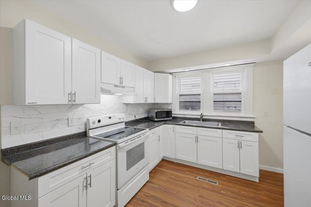 21 Hawk Street, Schenectady, NY 12307
