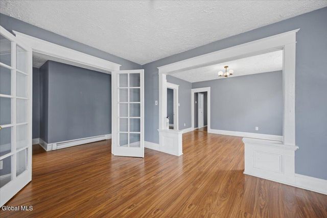 21 Hawk Street, Schenectady, NY 12307
