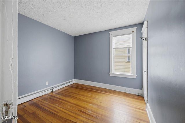 21 Hawk Street, Schenectady, NY 12307