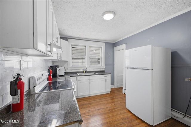 21 Hawk Street, Schenectady, NY 12307